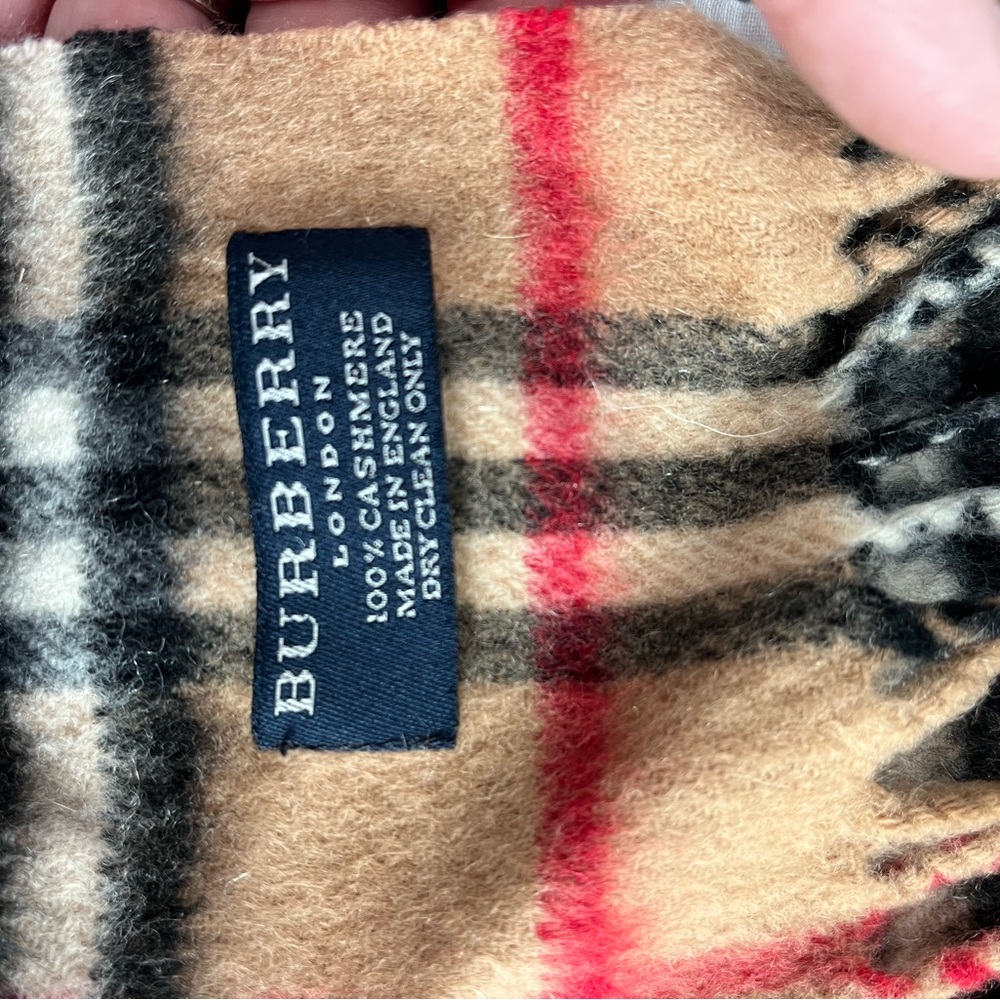 100% Cashmere Classic Burberry check scarf. Full length.